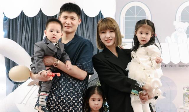 足球直播-周云妻子谈讨薪：这本就是苏宁欠我们的钱